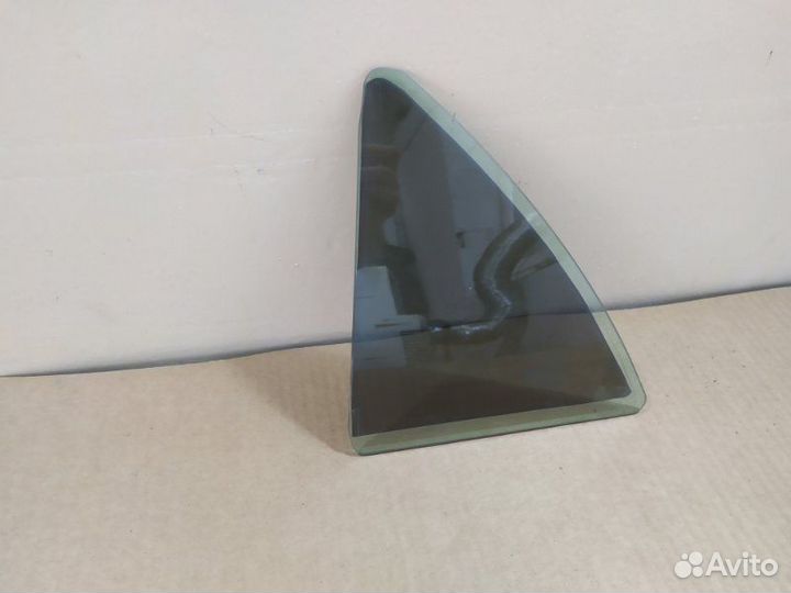 Стекло двери (форточка) левое Toyota Corolla