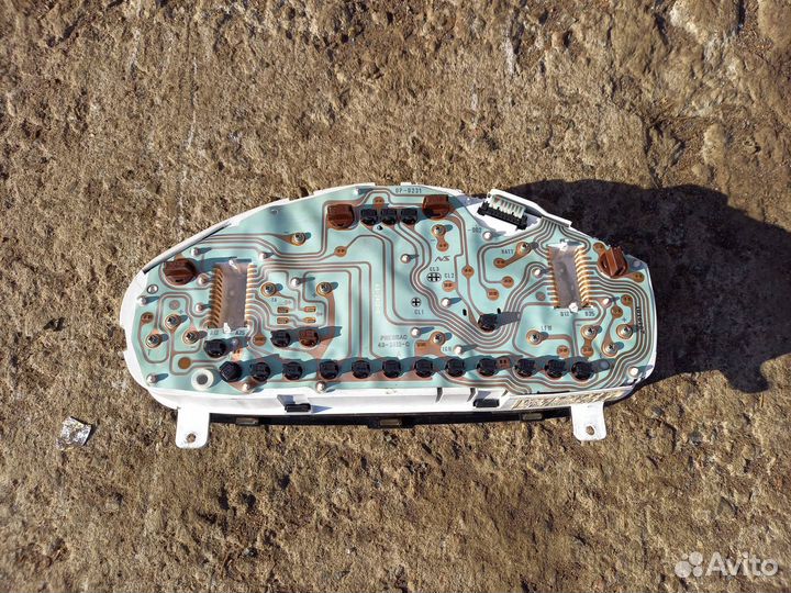 Панель приборов (щиток) Mitsubishi Carisma