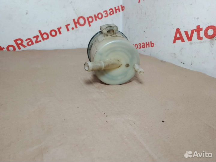 Бачок гур Nissan Presage U30