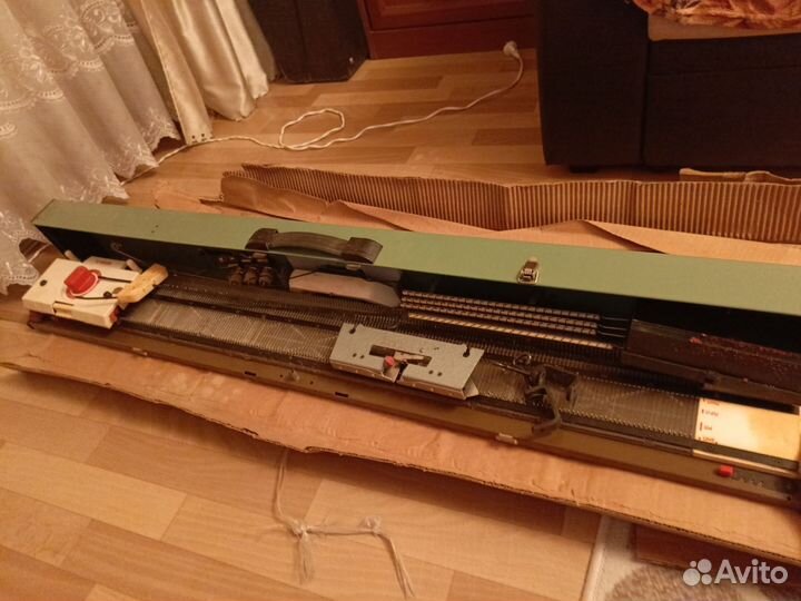 Вязальная машинка нева 5