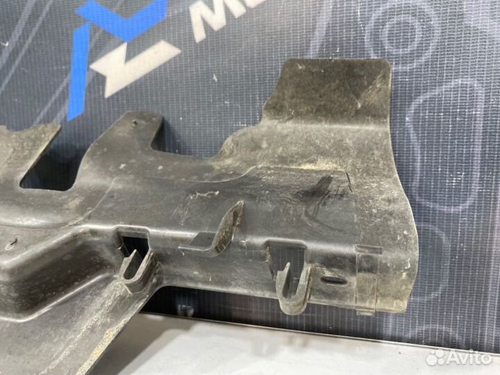 Диффузор радиатора правый Volkswagen Passat