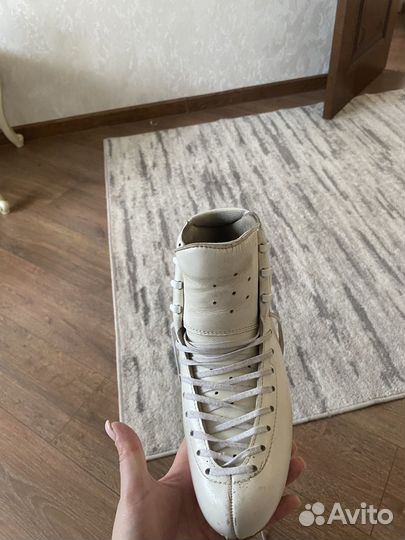 Фигурные коньки edea