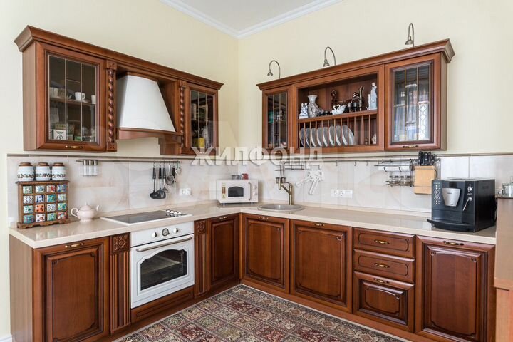 Коттедж 474,8 м² на участке 8,7 сот.