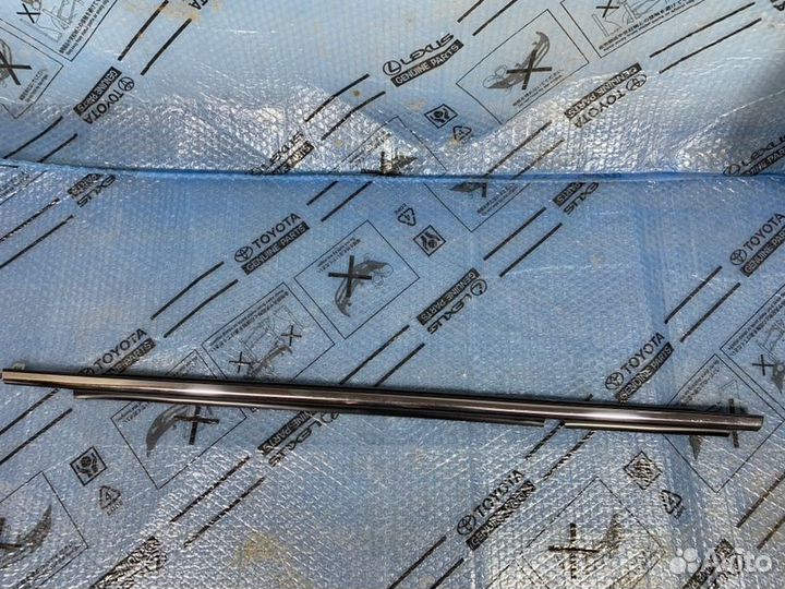 Накладка стекла задняя правая Lexus Lx570 2007