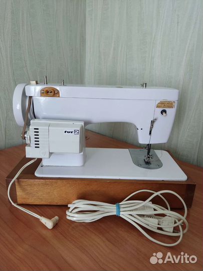 Швейная машина Чайка 132м