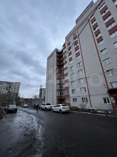 2-к. квартира, 55 м², 1/10 эт.