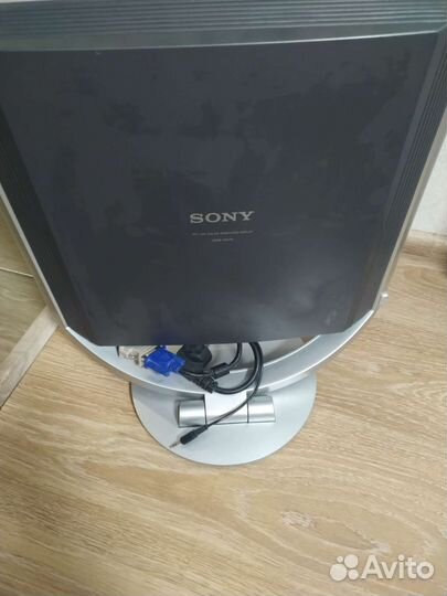 Монитор Sony 17 со встроенными динамиками