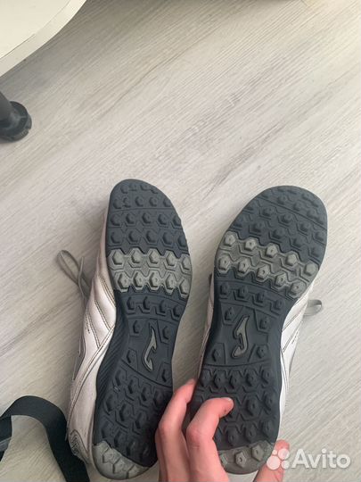 Футбольные кроссовки