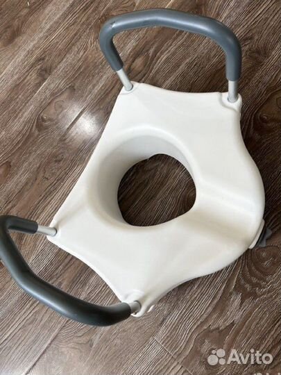 Накладка на унитаз для инвалидов