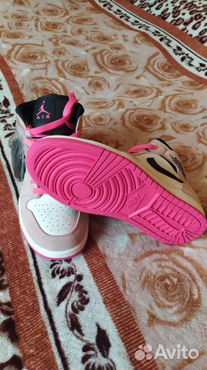 Nike Air Jordan 1 Mid SE Hyper Pink / Оригинал