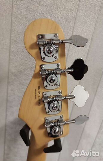 Бас гитара fender