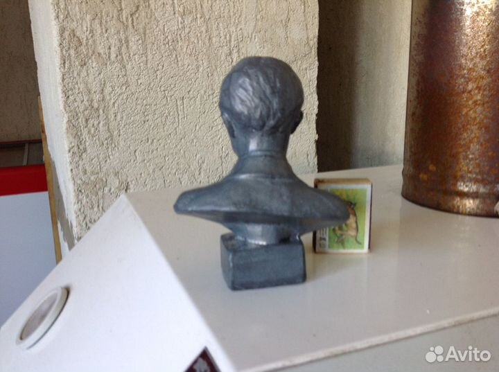 Статуэтки: бюст Чайковского и Есенина