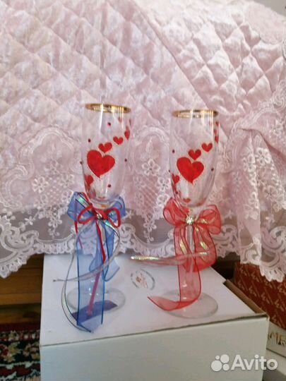 Бокалы и подушка сердечко