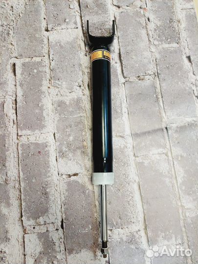 Задний амортизатор jeep гранд чироки 68069676AD