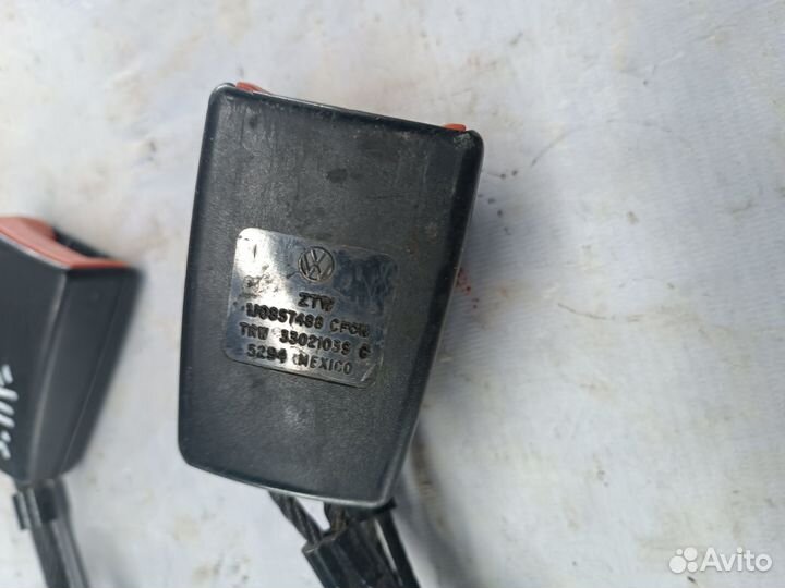 Ответная часть ремня безопасности Volkswagen Jetta