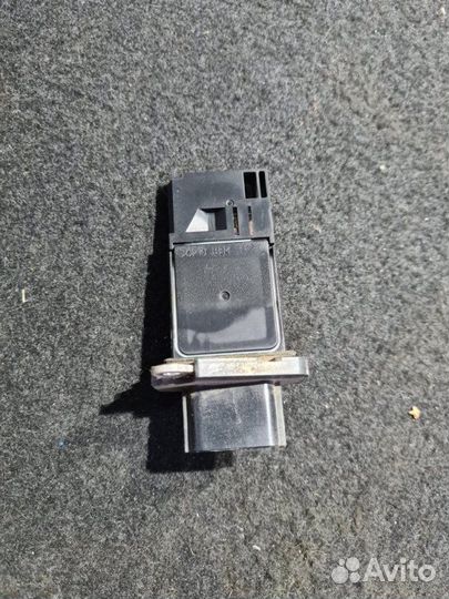 Датчик массового расхода воздуха Nissan Juke F15