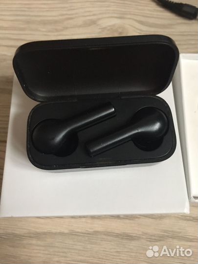 Телефоны, наушники, зарядки и часы