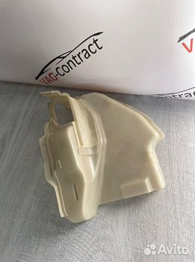 Накладка замка двери передняя правая Volkswagen