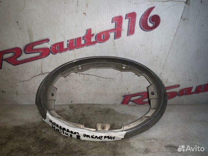 Эмблема решетки радиатора передняя Toyota Hilux 8