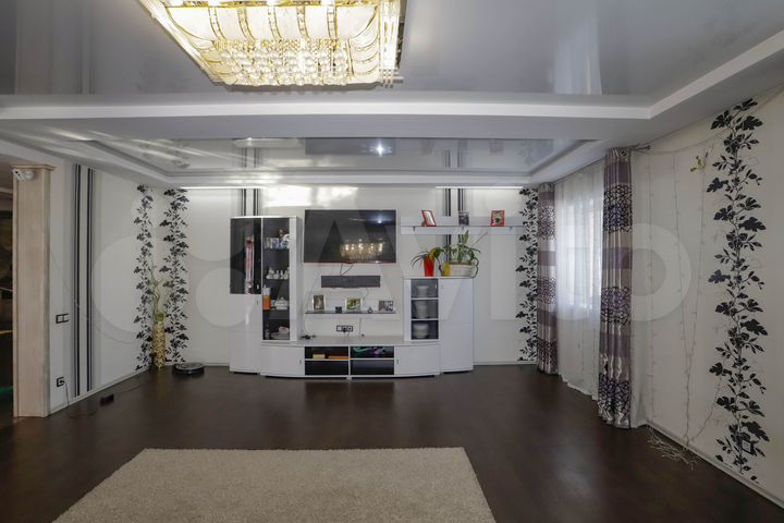 Дом 220 м² на участке 9 сот.