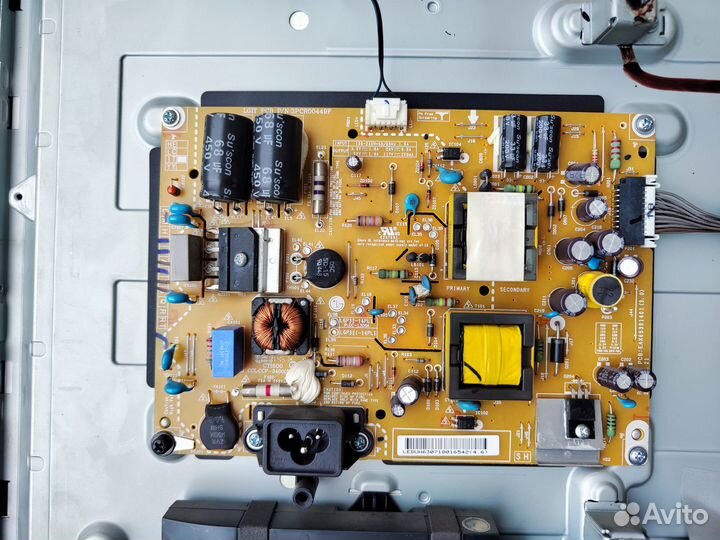 Телевизор LG 32LB552U (Разбор)(По запчастям)