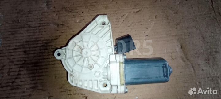 Моторчик стеклоподъемника правый Mercedes-Benz