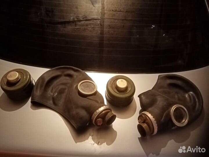 Массажеры, тренажер, противогаз советский