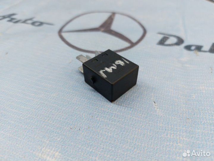 Реле топливного насоса Mercedes-Benz E-Class W210