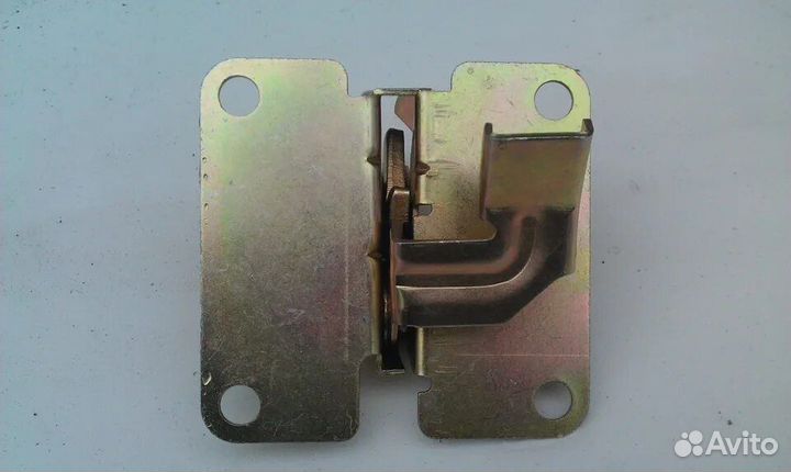 Замок волга багажника газ 24 3102 31029 нов