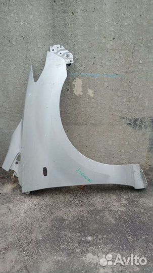 Крылья передние на Мазду Премаси