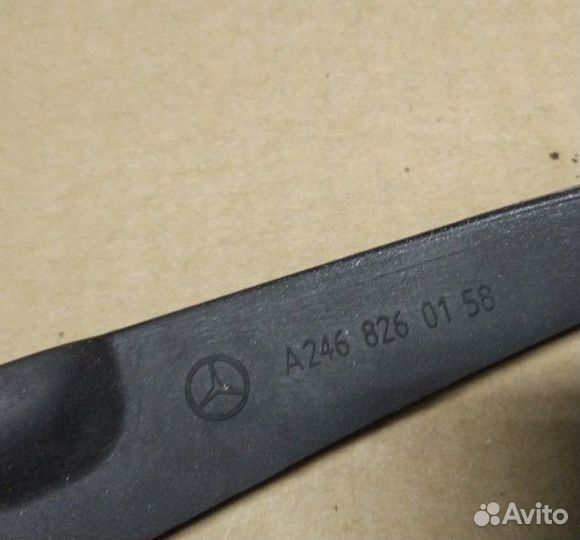 Уплотнитель правой фары мерседес W246 дорестайл