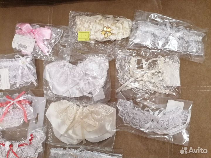 Свадебные подвязки разные