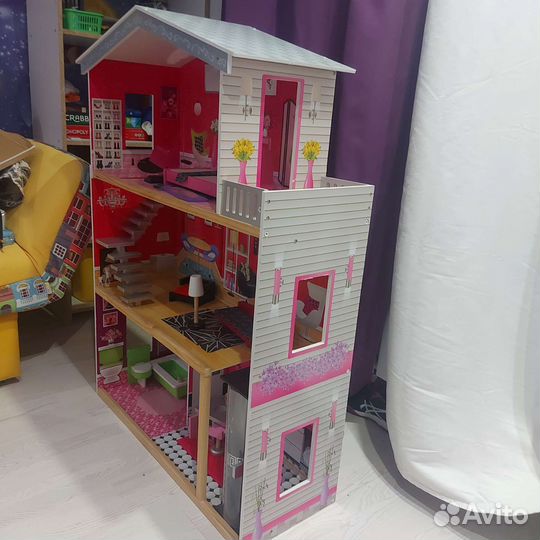 Большой кукольный домик