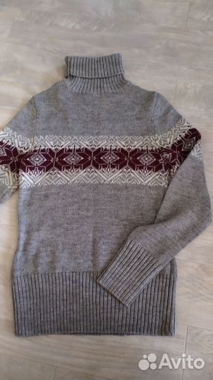 Свитер женский