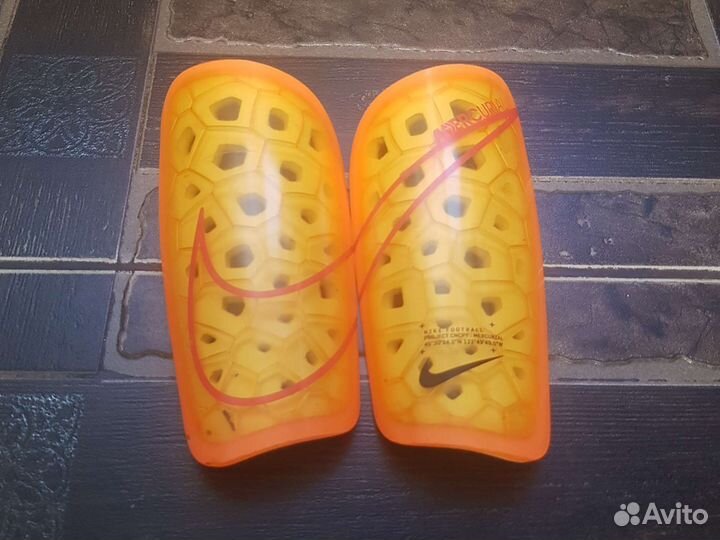 Щитки футбольные nike mercurial