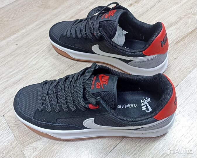 Новые мужские кроссовки Nike