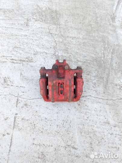 Суппорт тормозной задний левый Honda Accord 8 2.4