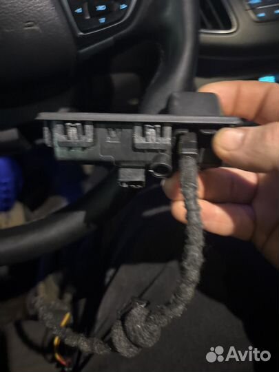 Кнопка багажника с камерой заднего вида поло