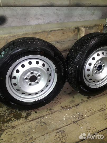 Продам 2 Колеса Зимних на Ford Focus -2