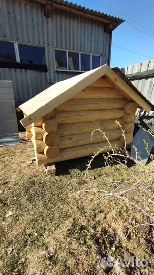 Будка, конура из бревна