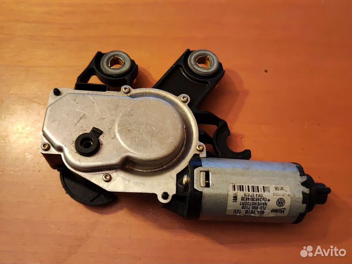 Моторчик стеклоочистителя задний 7L0955712B