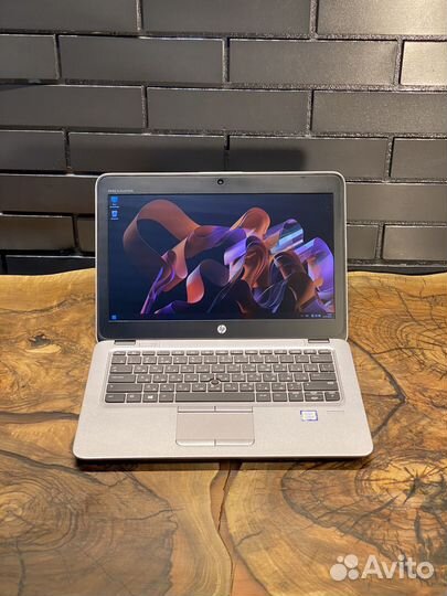 Ноутбук HP 820 G4 i5-7200U/8Gb/256 M.2 SSD