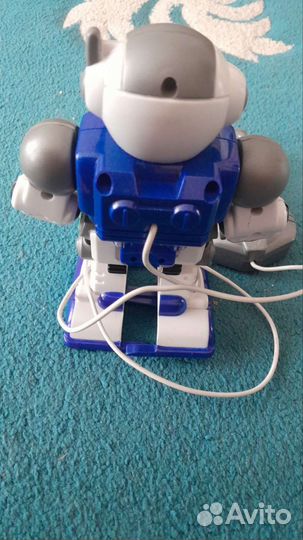 Робот на пульте управления