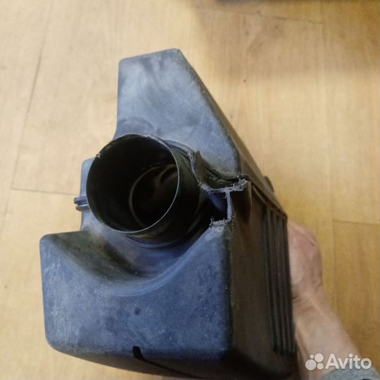 Резонатор воздушного фильтра Рено меган 2