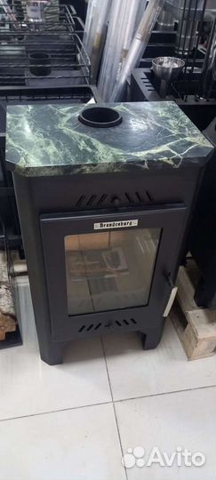 Камин на дровах