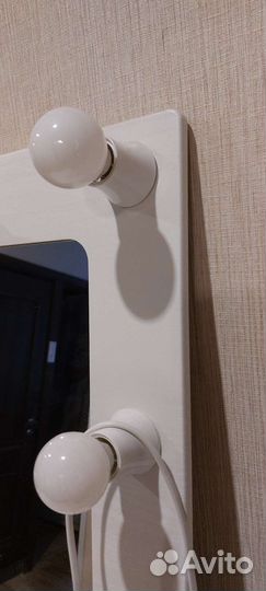 Гримерное зеркало с лампочками