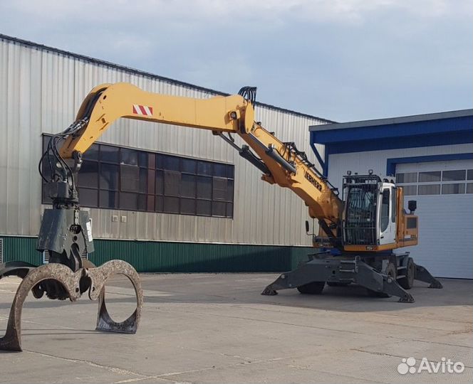 Оператор перегружателя liebherr