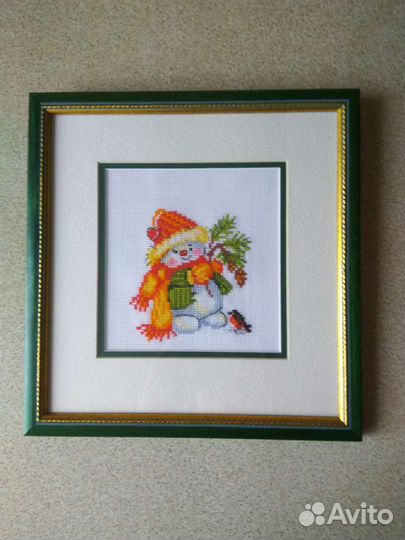 Картина вышитая крестиком. Снеговик