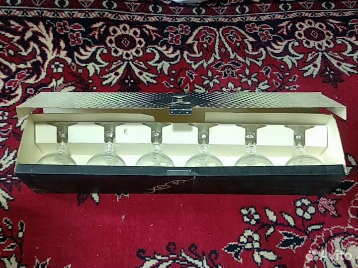 Хрустальные бокалы под коктейли