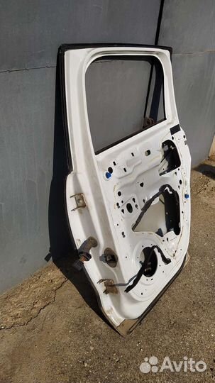 Задняя правая дверь Пежо 3008